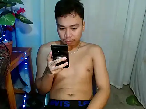 Snapshot of urasiankevin chatting on July 8, 2026, 9:04 pm urasiankevin online show from July 8, 2026, 9:04 pm
