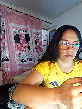 Snapshot of ZoeMorettii chatting on June 17, 2026, 9:03 pm ZoeMorettii online show from June 17, 2026, 9:03 pm