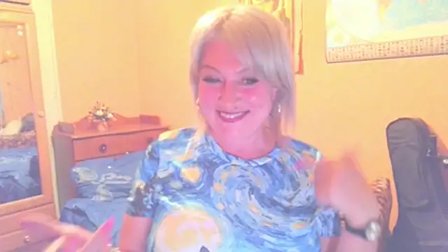 MollyyJoyy online show from May 25, 2026, 6:39 pm