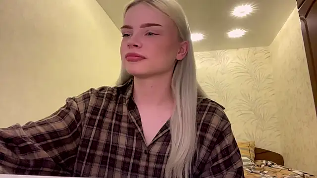 ShainaJoens online show from May 6, 2026, 5:50 pm