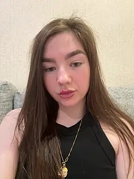 Kira711q online show from May 26, 2026, 2:04 pm
