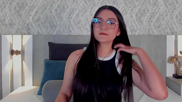 Snapshot of Vaalentina_Lux chatting on June 16, 2026, 2:50 pm Vaalentina Lux online show from June 16, 2026, 2:50 pm