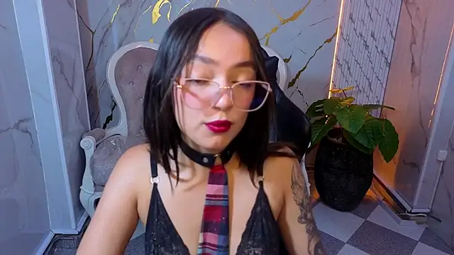 Snapshot of Cinnamon_b chatting on May 15, 2026, 8:07 pm Cinnamon b online show from May 15, 2026, 8:07 pm