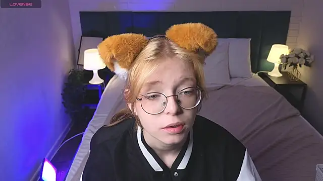 FoxxyyPolly online show from June 5, 2026, 5:23 am