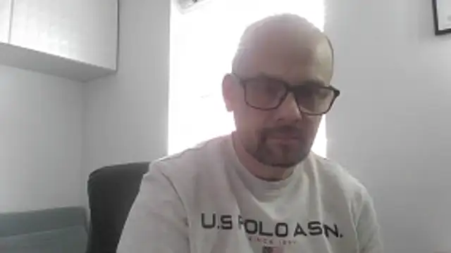 Snapshot of NakedAndrewHot chatting on May 15, 2026, 12:58 pm NakedAndrewHot online show from May 15, 2026, 12:58 pm