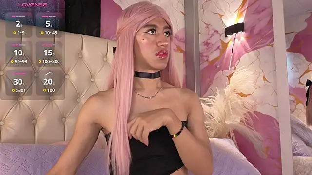 Luna Sissy  online show from May 25, 2026, 9:35 pm