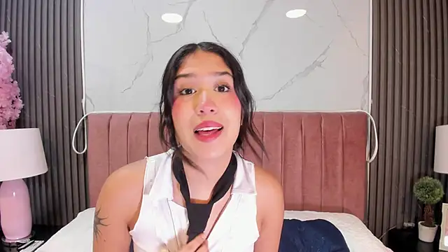 Snapshot of Hanna_Thorne chatting on June 19, 2026, 8:14 pm Hanna Thorne online show from June 19, 2026, 8:14 pm