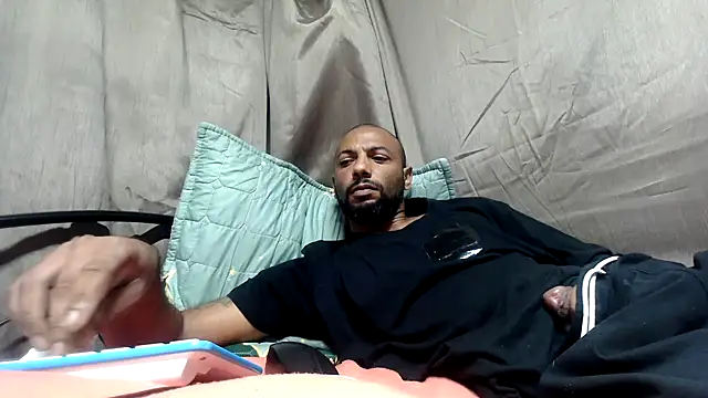 Camodick online show from April 18, 2026, 4:37 am