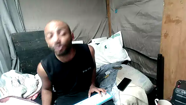 Snapshot of Camodick chatting on June 3, 2026, 2:33 pm Camodick online show from June 3, 2026, 2:33 pm