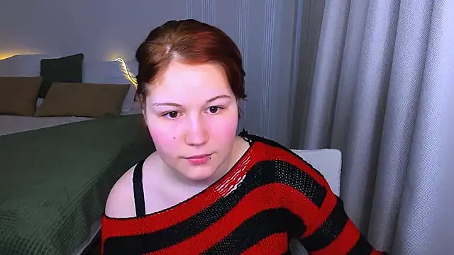 MiaLacrice online show from June 7, 2026, 3:34 am
