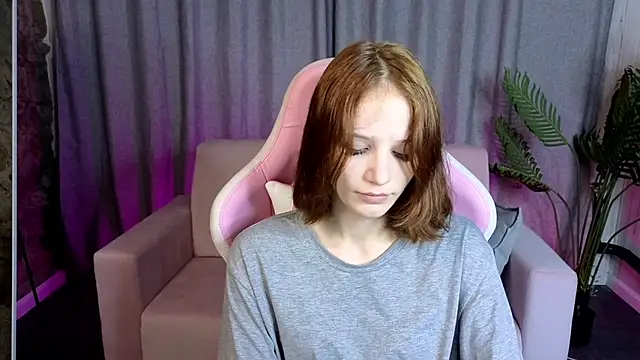 AliceJohansone online show from June 27, 2026, 1:44 am