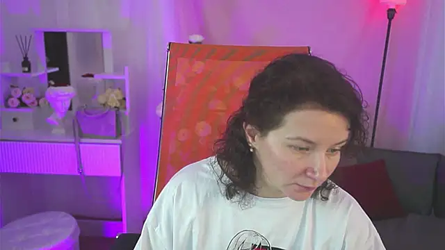 AureliaGleam online show from May 16, 2026, 8:02 am