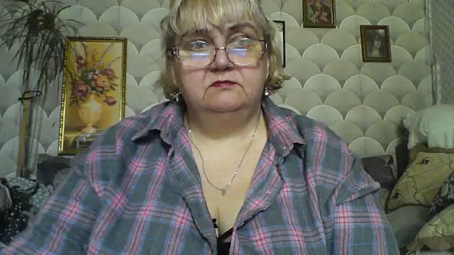 MarinaFarina53 online show from June 18, 2026, 8:13 am