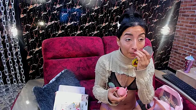 Snapshot of LunaiXMoon_ chatting on May 28, 2026, 11:49 am LunaiXMoon online show from May 28, 2026, 11:49 am