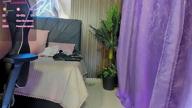 CRISTALBROKE TAY online show from May 31, 2026, 7:03 pm