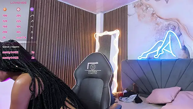CRISTALBROKE TAY online show from June 6, 2026, 7:41 pm