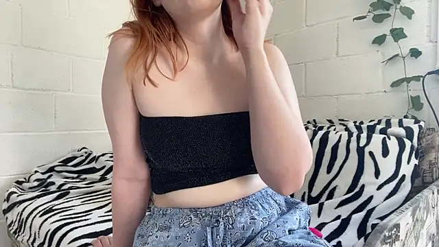 Snapshot of Amber__Fox chatting on June 22, 2026, 1:08 pm Amber Fox online show from June 22, 2026, 1:08 pm
