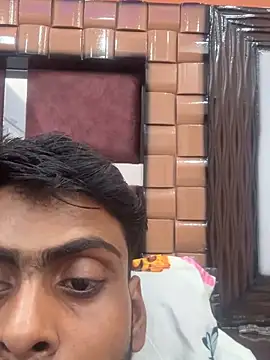 Moodupsex online show from May 11, 2026, 4:04 pm