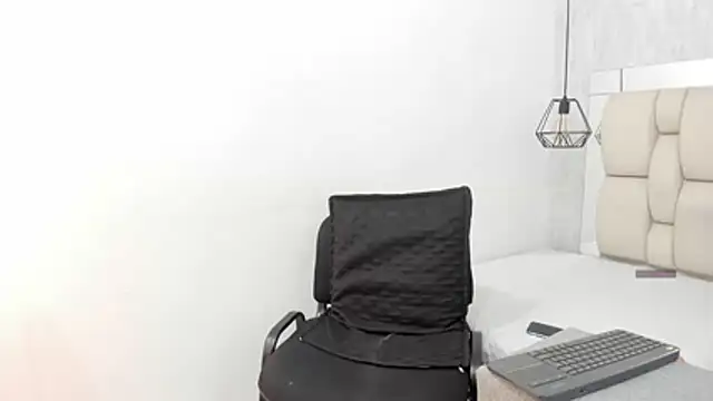 Snapshot of Bella_adamss_ chatting on June 18, 2026, 1:16 pm Bella adamss online show from June 18, 2026, 1:16 pm