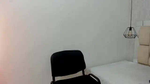 Snapshot of Bella_adamss_ chatting on June 23, 2026, 2:53 am Bella adamss online show from June 23, 2026, 2:53 am