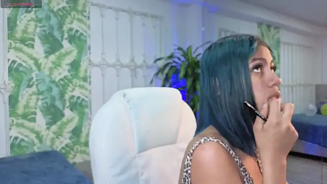baby julieta00 online show from June 18, 2026, 12:21 pm