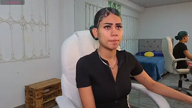 baby julieta00 online show from May 23, 2026, 11:31 am