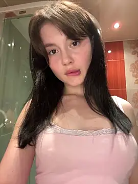 EvaHearts online show from June 6, 2026, 10:15 pm