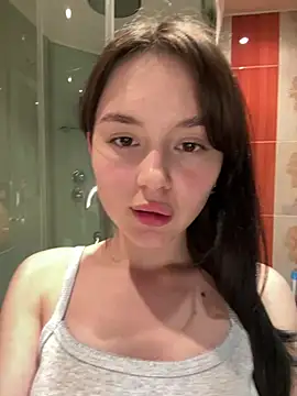 EvaHearts online show from June 3, 2026, 11:42 pm