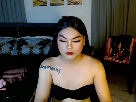 RoyalSeductress online show from May 12, 2026, 9:37 am