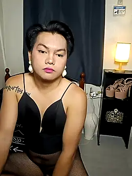RoyalSeductress online show from May 24, 2026, 6:35 am