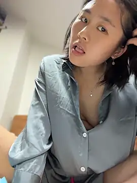 Snapshot of Iridessa- chatting on June 18, 2026, 9:36 am Iridessa- online show from June 18, 2026, 9:36 am