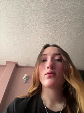 Snapshot of Valery_Salmons chatting on July 3, 2026, 12:33 pm Valery Salmons online show from July 3, 2026, 12:33 pm
