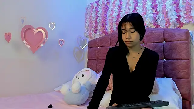 Naomy Bloom online show from May 13, 2026, 7:21 pm