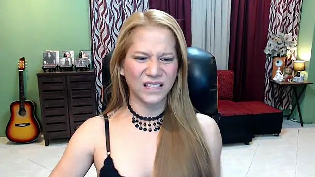 Snapshot of dreamgirlHILARY chatting on October 24, 2025, 5:06 am dreamgirlHILARY online show from October 24, 2025, 5:06 am