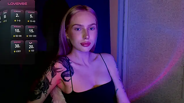 Snapshot of MichelleVelour chatting on May 22, 2026, 5:11 pm MichelleVelour online show from May 22, 2026, 5:11 pm