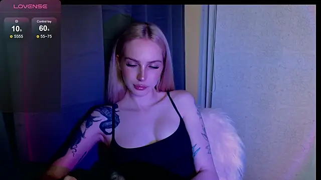 Snapshot of MichelleVelour chatting on June 19, 2026, 5:19 pm MichelleVelour online show from June 19, 2026, 5:19 pm