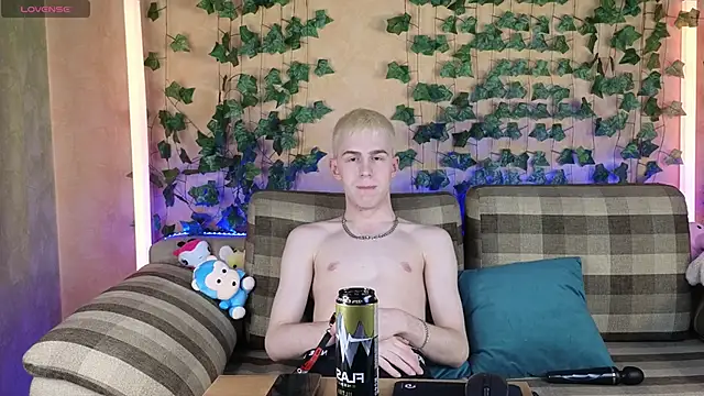 Snapshot of Tommy_CrashXXX chatting on June 4, 2026, 6:40 am Tommy CrashXXX online show from June 4, 2026, 6:40 am