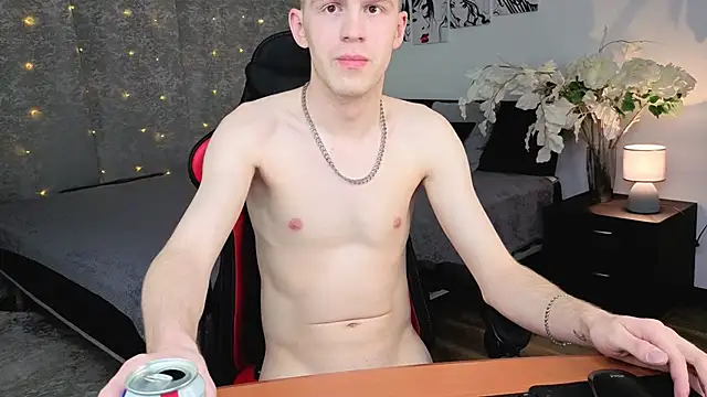 Snapshot of Tommy_CrashXXX chatting on May 11, 2026, 4:04 pm Tommy CrashXXX online show from May 11, 2026, 4:04 pm