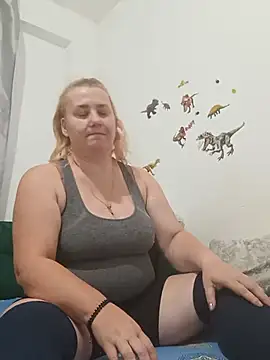 Snapshot of JuliaBestX chatting on July 13, 2026, 11:37 pm JuliaBestX online show from July 13, 2026, 11:37 pm