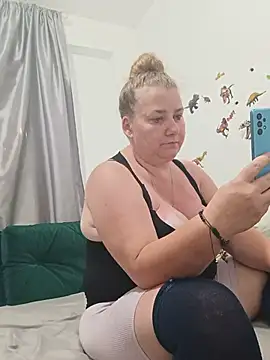 Snapshot of JuliaBestX chatting on June 24, 2026, 8:17 pm JuliaBestX online show from June 24, 2026, 8:17 pm