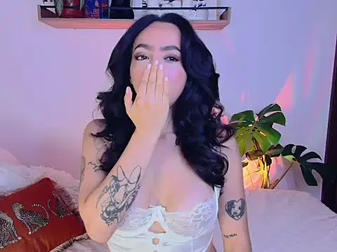 Snapshot of SecretSiena chatting on May 13, 2026, 11:23 pm SecretSiena online show from May 13, 2026, 11:23 pm