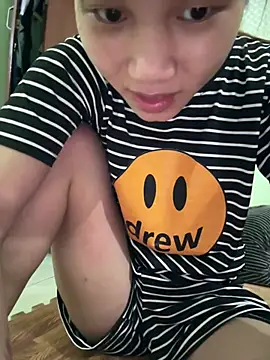 Snapshot of Vi_sexyy chatting on July 2, 2026, 11:38 am Vi sexyy online show from July 2, 2026, 11:38 am
