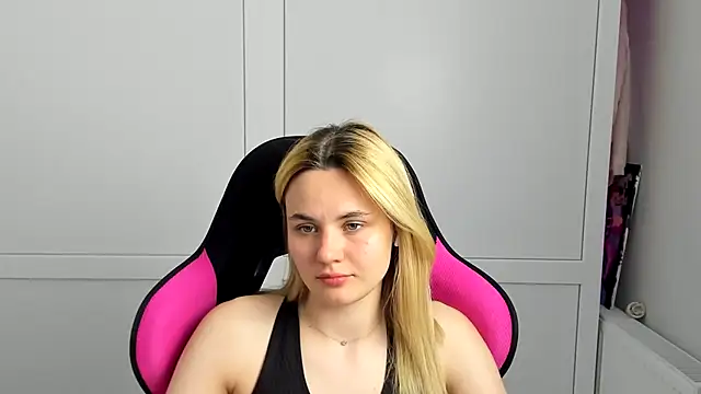 Emma starrs  online show from May 26, 2026, 7:12 pm