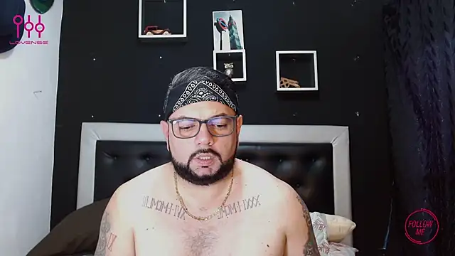 Snapshot of perverseveteranmanxxx chatting on March 19, 2025, 9:27 pm perverseveteranmanxxx online show from March 19, 2025, 9:27 pm