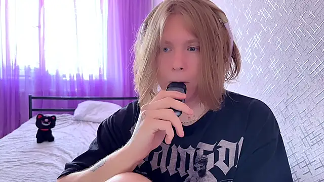 Snapshot of Hirtay chatting on June 18, 2026, 8:24 am Hirtay online show from June 18, 2026, 8:24 am