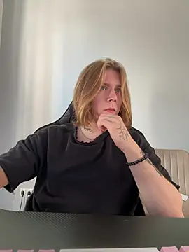Snapshot of Hirtay chatting on June 14, 2026, 8:37 am Hirtay online show from June 14, 2026, 8:37 am