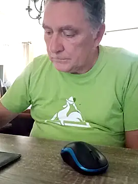 Snapshot of edje59a chatting on September 15, 2025, 8:04 am edje59a online show from September 15, 2025, 8:04 am