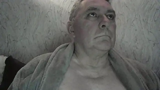 Snapshot of edje59a chatting on October 23, 2025, 1:04 am edje59a online show from October 23, 2025, 1:04 am