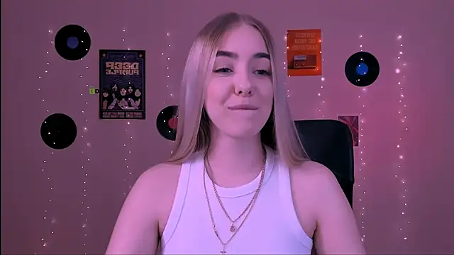 Snapshot of viola_sweet_1 chatting on May 29, 2026, 8:42 am viola sweet 1 online show from May 29, 2026, 8:42 am