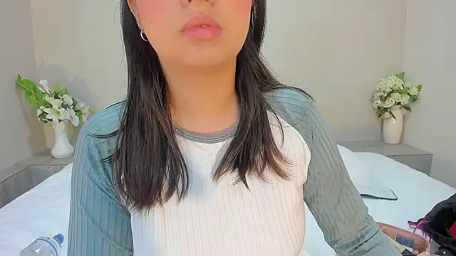 Snapshot of thamiina__ chatting on June 13, 2026, 7:01 pm thamiina online show from June 13, 2026, 7:01 pm